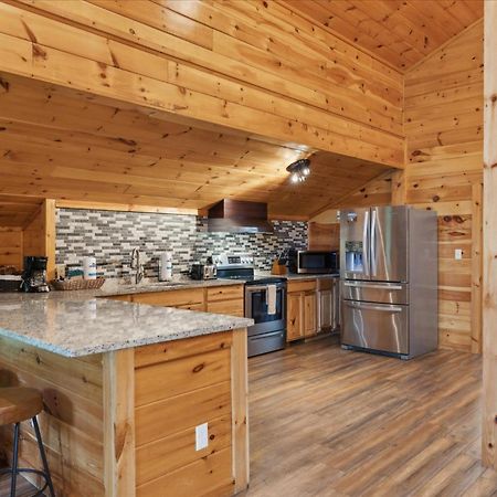 Hot Tub Fire Pit Game Room Theater Easy Access Sleeps 12 - Black Bear Lodge Піджен-Фордж Екстер'єр фото