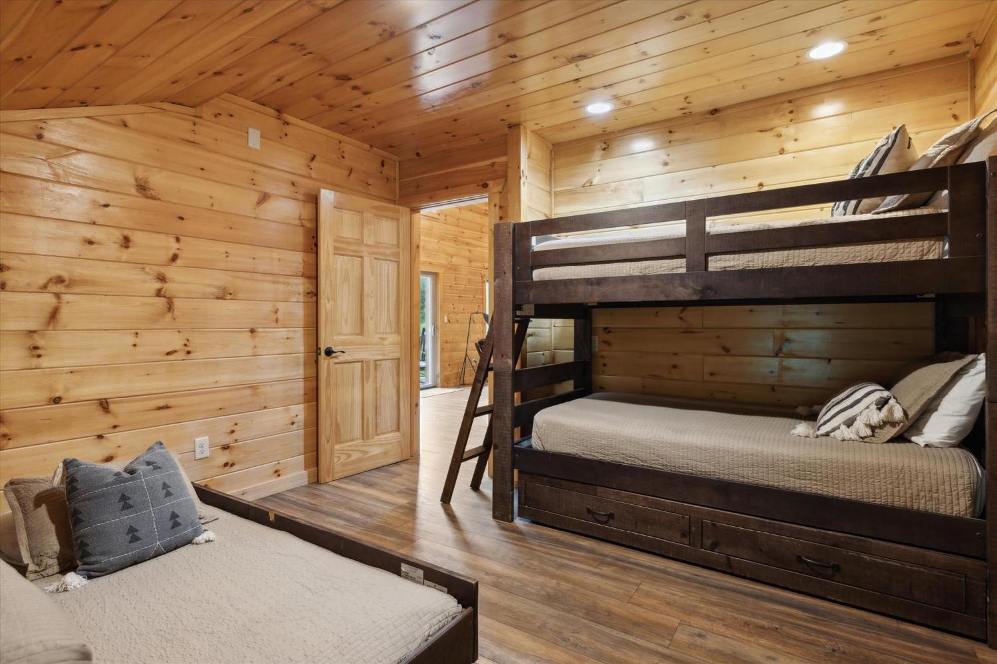 Hot Tub Fire Pit Game Room Theater Easy Access Sleeps 12 - Black Bear Lodge Піджен-Фордж Екстер'єр фото
