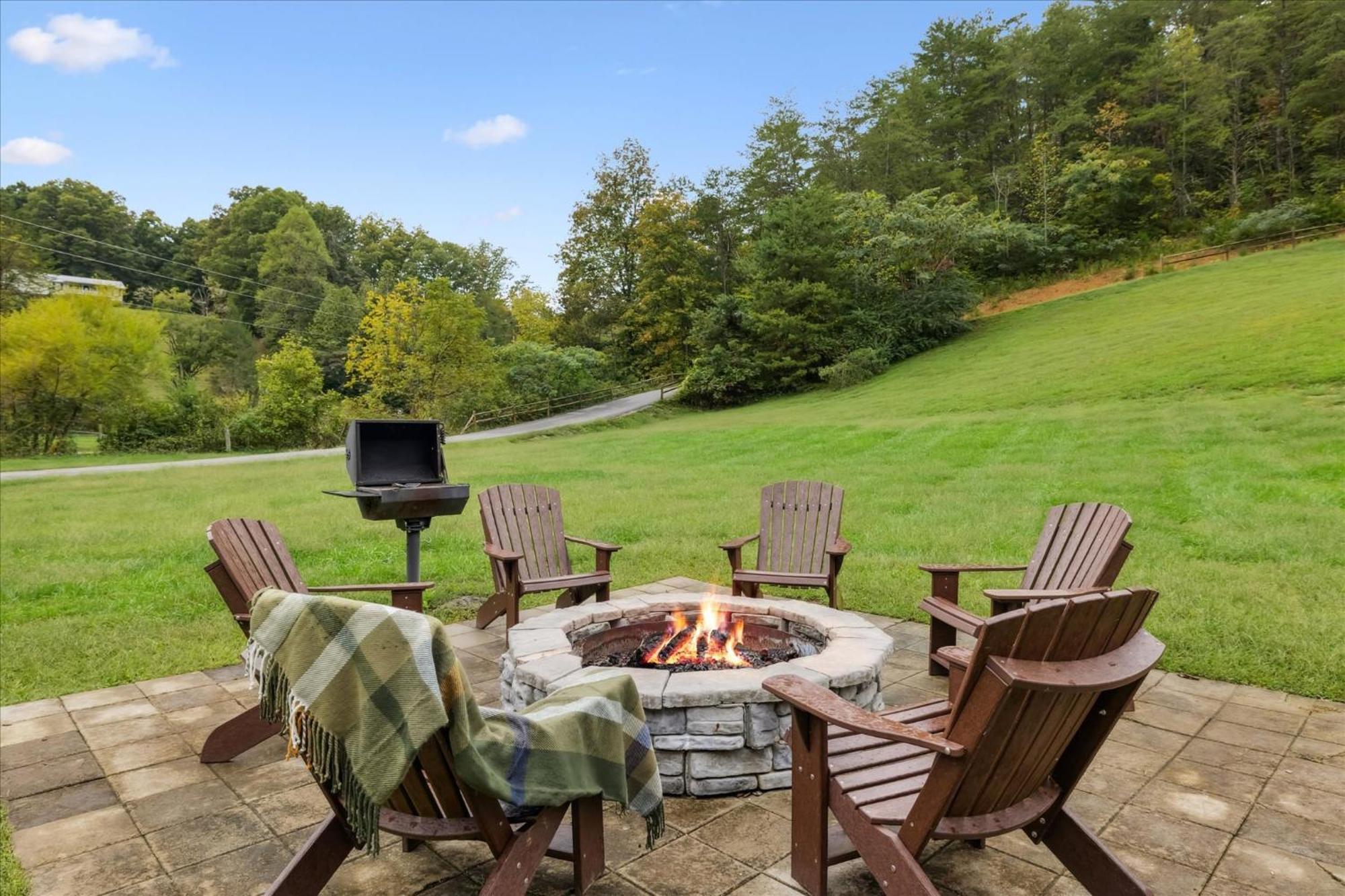 Hot Tub Fire Pit Game Room Theater Easy Access Sleeps 12 - Black Bear Lodge Піджен-Фордж Екстер'єр фото